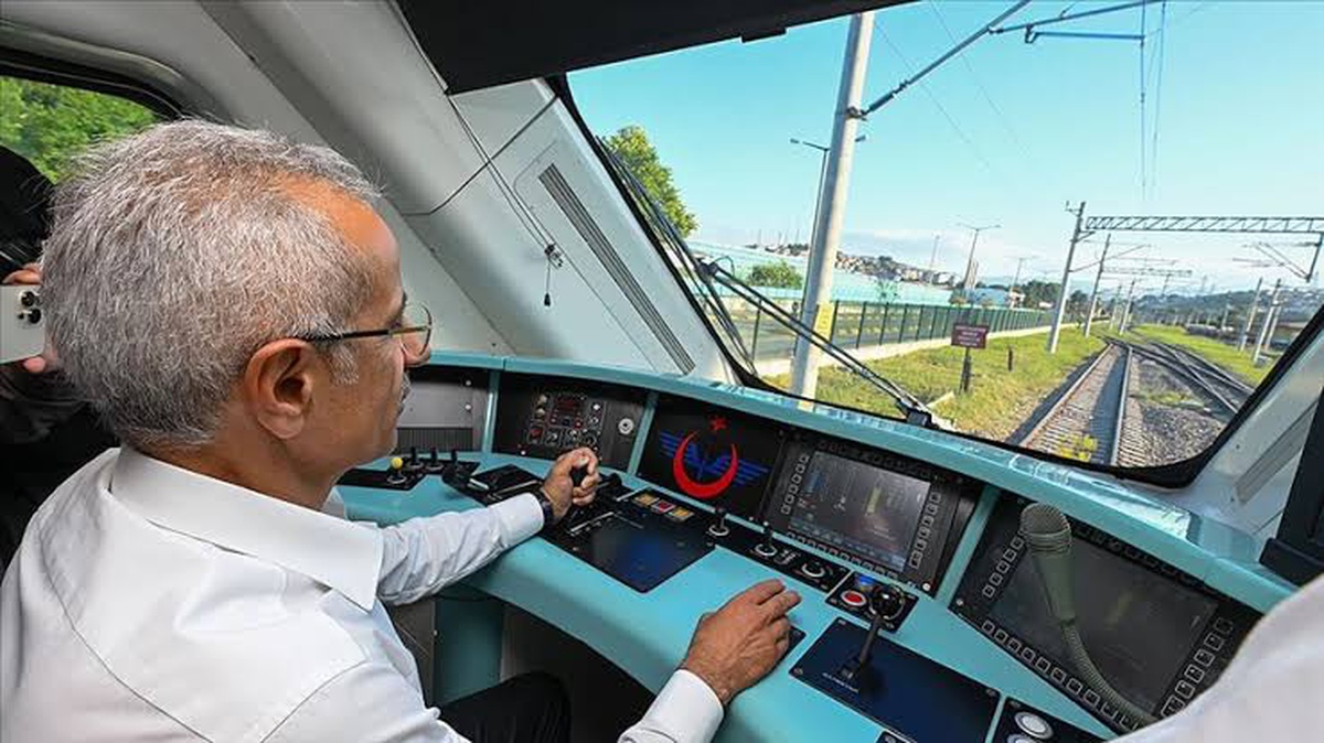 Marmaray 13 yılda 1,6 milyar yolcu taşıdı, günlük yolcu rekoru 762 bin 870 oldu