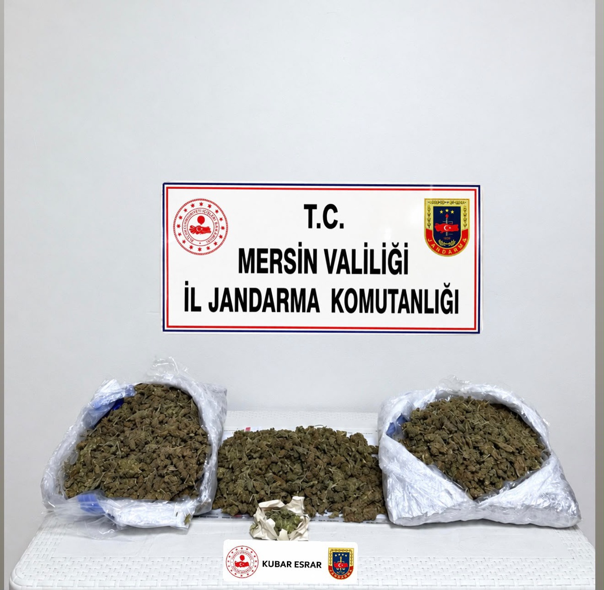 Mersin'de uyuşturucu operasyonlarında 2900 gram esrar ele geçirildi, 2 şüpheli tutuklandı