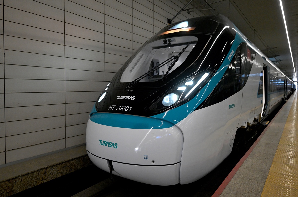 Milli hızlı tren Ankara-Kırıkkale'de yaklaşık 250 km hızla test edildi