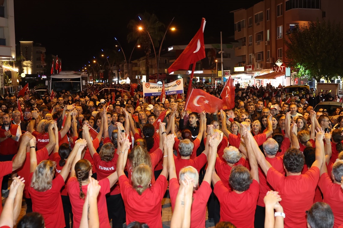 Muğla'da Cumhuriyet'in 103. yıl dönümü fener alayı ve konserlerle kutlandı