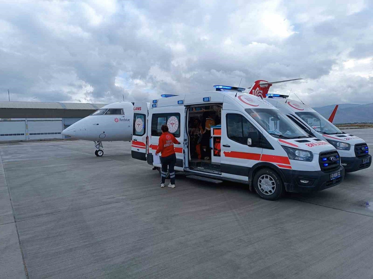 Muş'ta tedavi gören 20 haftalık Ertuğrul bebek uçak ambulansla İstanbul'a sevk edildi