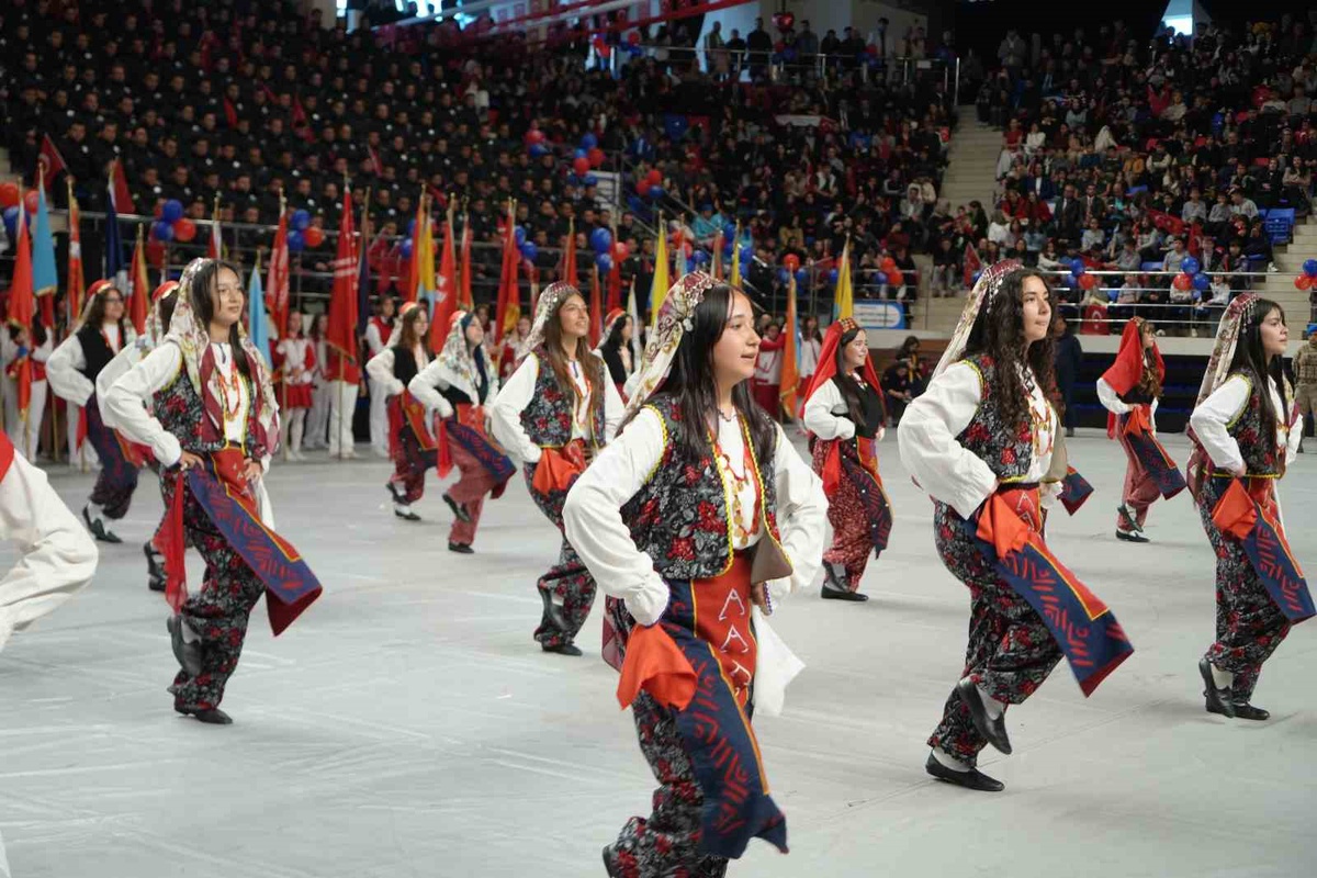 Niğde'de 29 Ekim Cumhuriyet Bayramı'nın 103. yıl dönümü törenle kutlandı