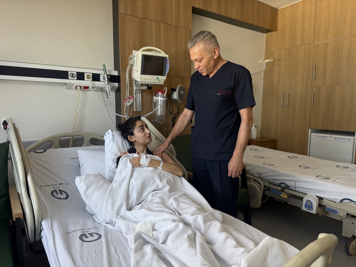 Sağ ana bronşu kopan 26 yaşındaki genç kız, 4 saatlik ameliyatla hayata tutundu