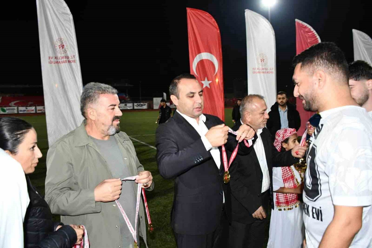 Silopi'de 29 Ekim Cumhuriyet Kupası sona erdi, Dicle Mahallesi şampiyon oldu