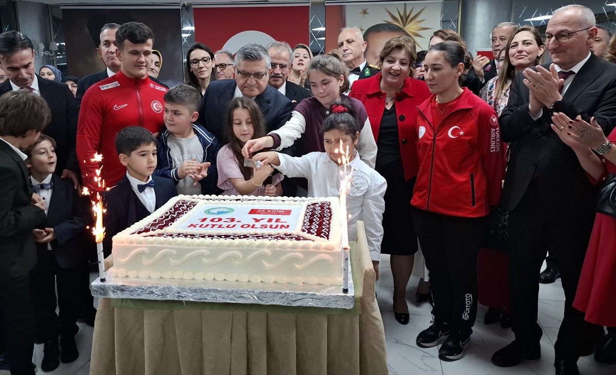 Sinop'ta Cumhuriyet Bayramı resepsiyonunda Vali Özarslan konuştu