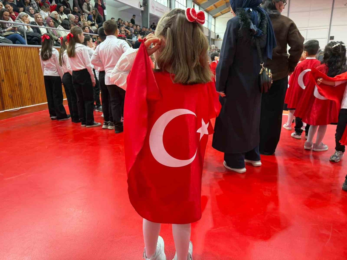 Sivrihisar'da 29 Ekim Cumhuriyet Bayramı kutlamaları yoğun katılımla yapıldı