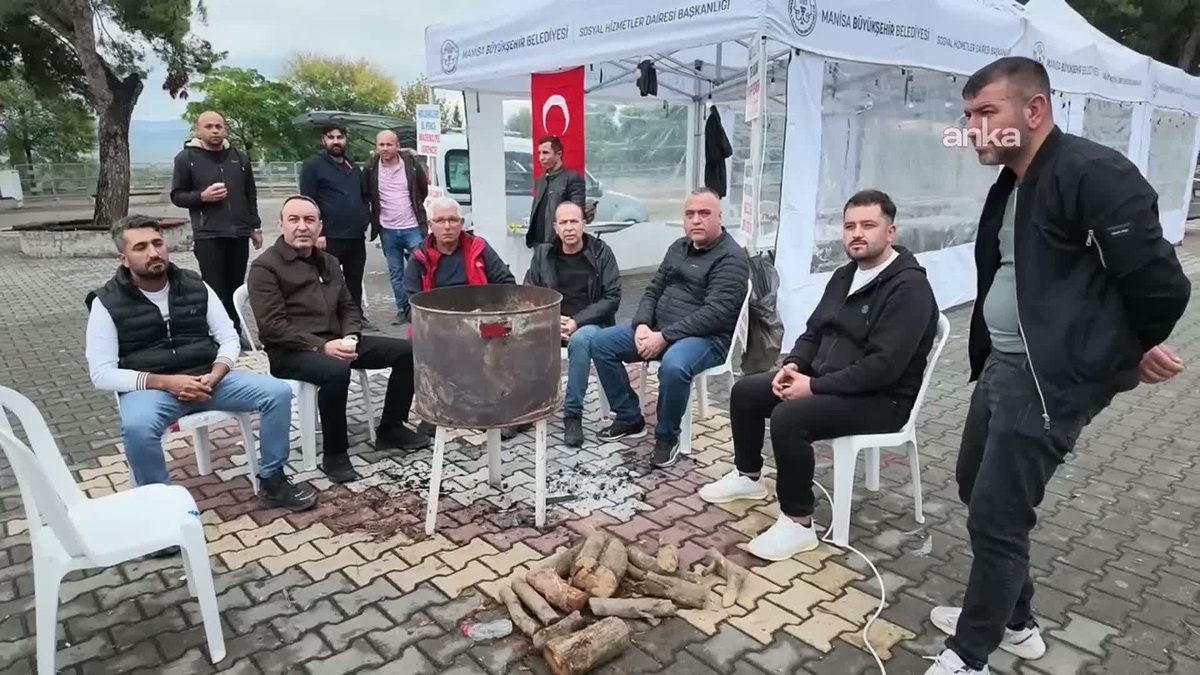 Soma'da İmbat işçileri eylemin üçüncü gününde Cumhuriyet Bayramı'nı kutladı