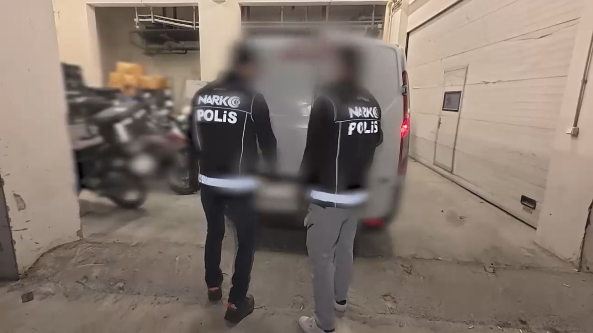 Sultanbeyli'de operasyonda 1 milyon 642 bin adet sentetik ecza hapı ele geçirildi