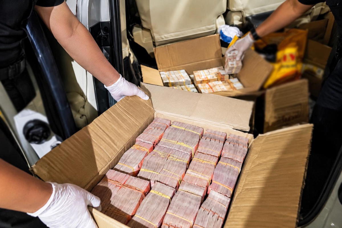 "Tatile gidiyoruz" diyen evli çiftin aracında 36 milyon lira bulundu