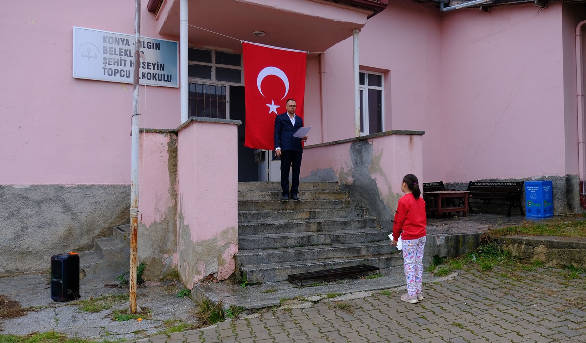 Tek öğrencili okulda duygulandıran 29 Ekim töreni! Öğretmeninden minik Hatice'ye: Cumhuriyet'in ta kendisisin