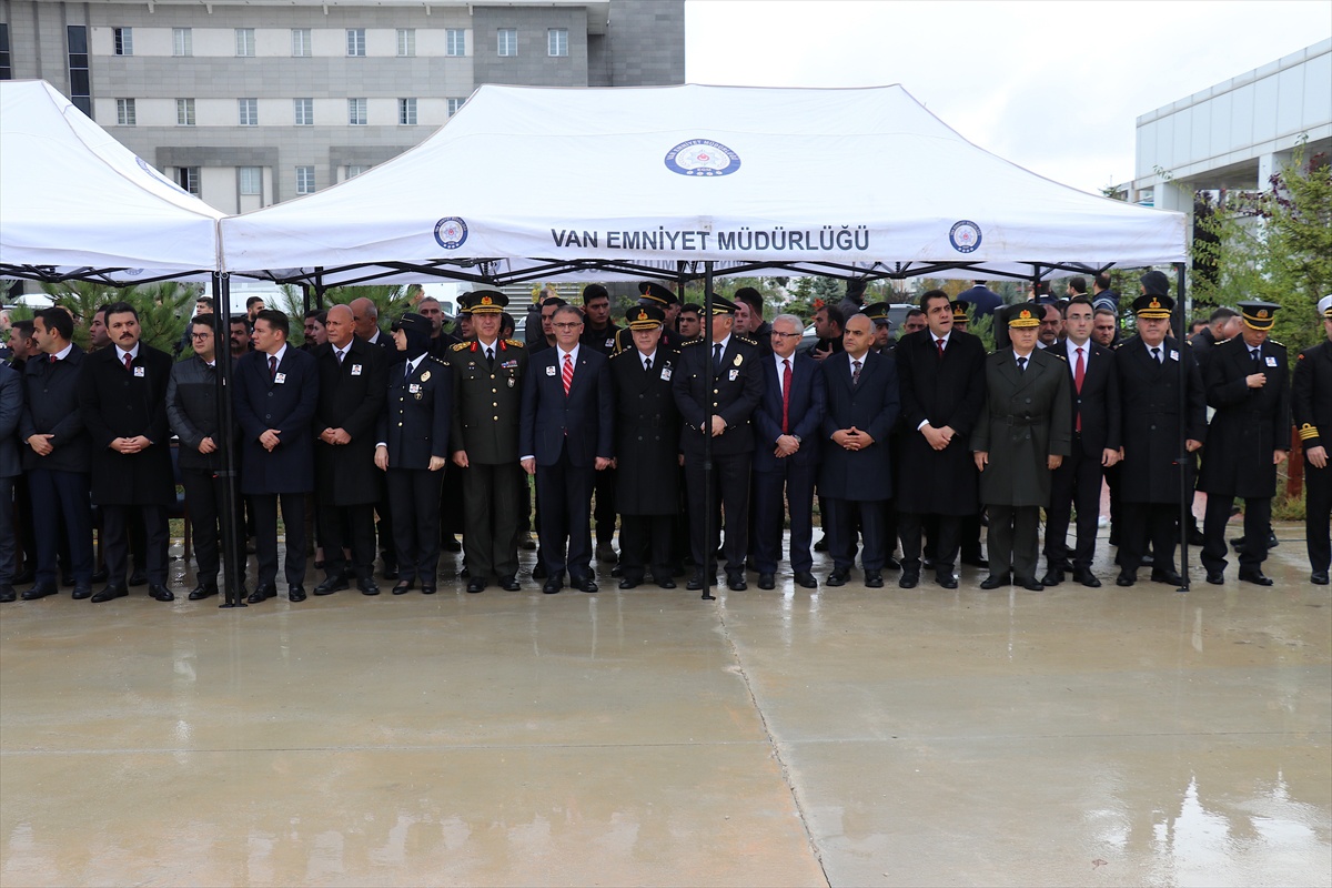 Trafik kazasında şehit olan polis memuru Tayfun Akalan için Van'da tören düzenlendi