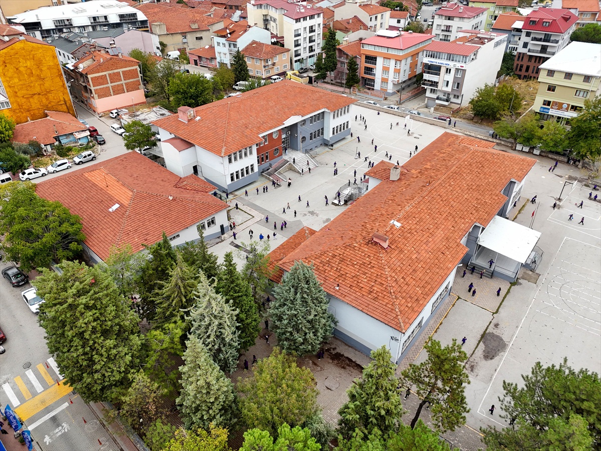 Uşak'ta 102 yıllık Gazi Mustafa Kemal İlkokulu 638 öğrenciye eğitim veriyor