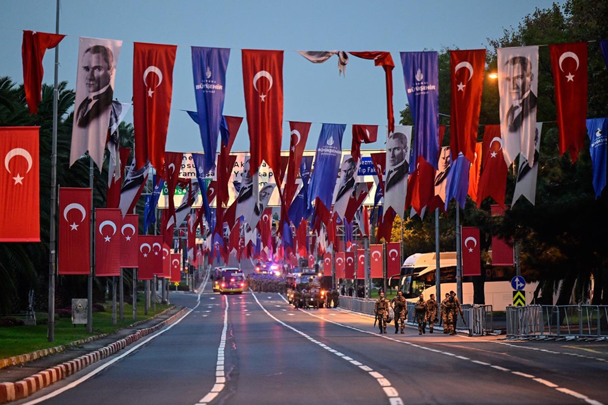 Vatan Caddesi'ndeki 29 Ekim Kortej geçişi ertelendi