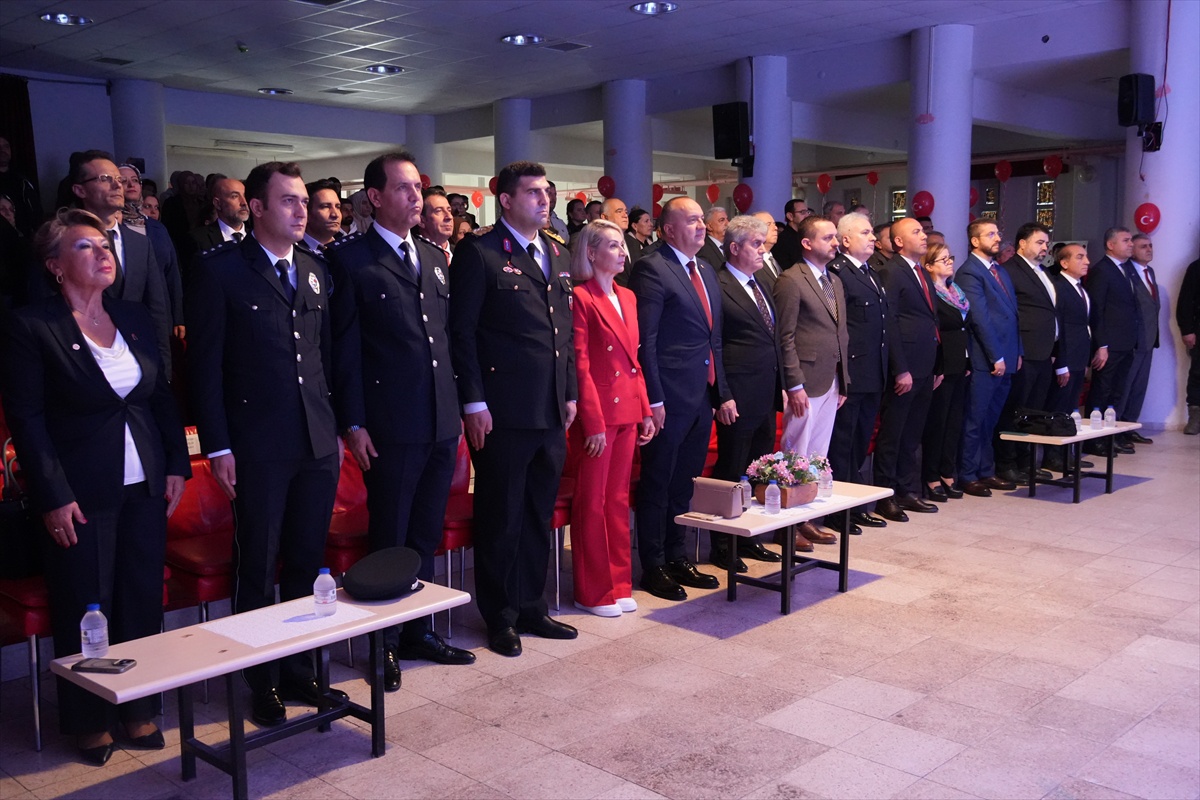 Yalova Çınarcık'ta Cumhuriyet'in 103. yıl dönümü tören ve kortejle kutlandı