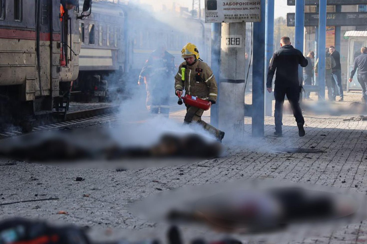Zelenski: Rusya'nın İHA saldırılarında 19 kişi hayatını kaybetti