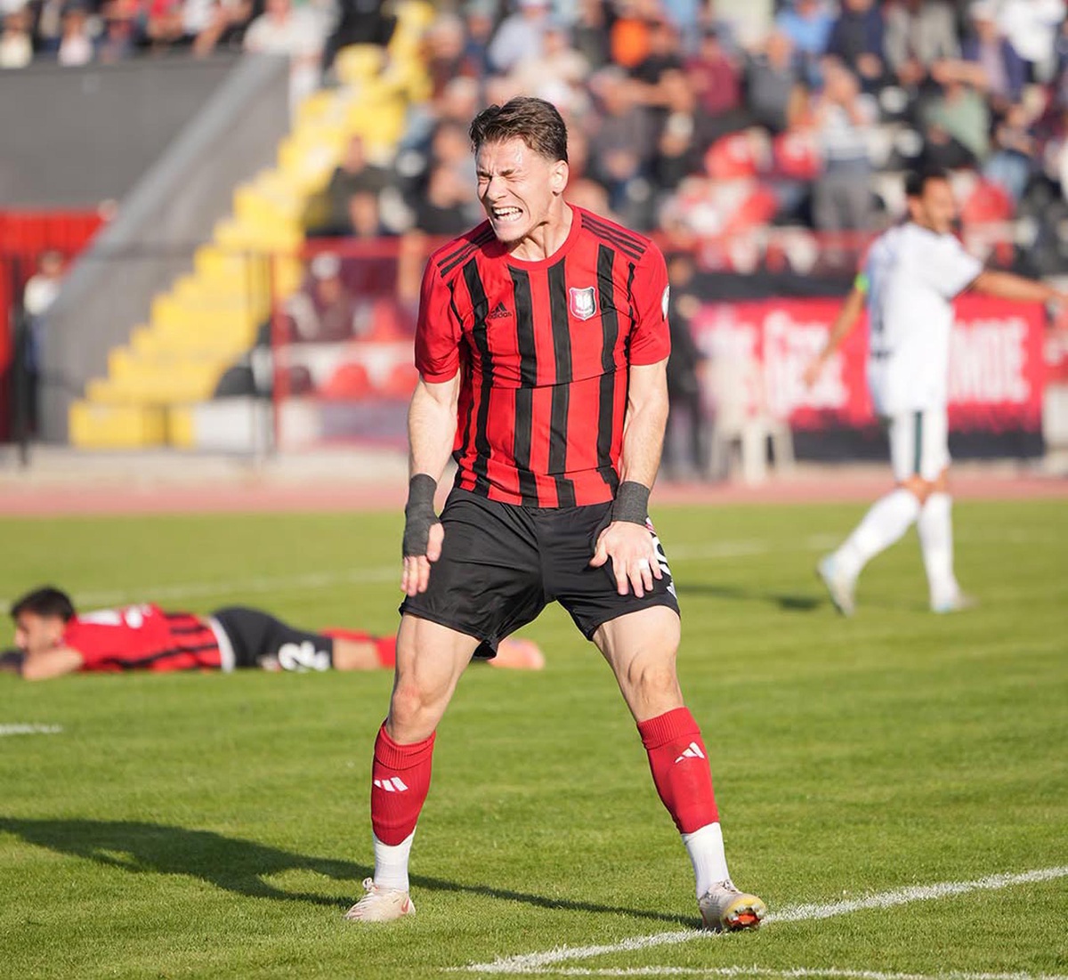 3. Lig'de Uşakspor yarın düşme hattındaki Kepezspor'a konuk olacak