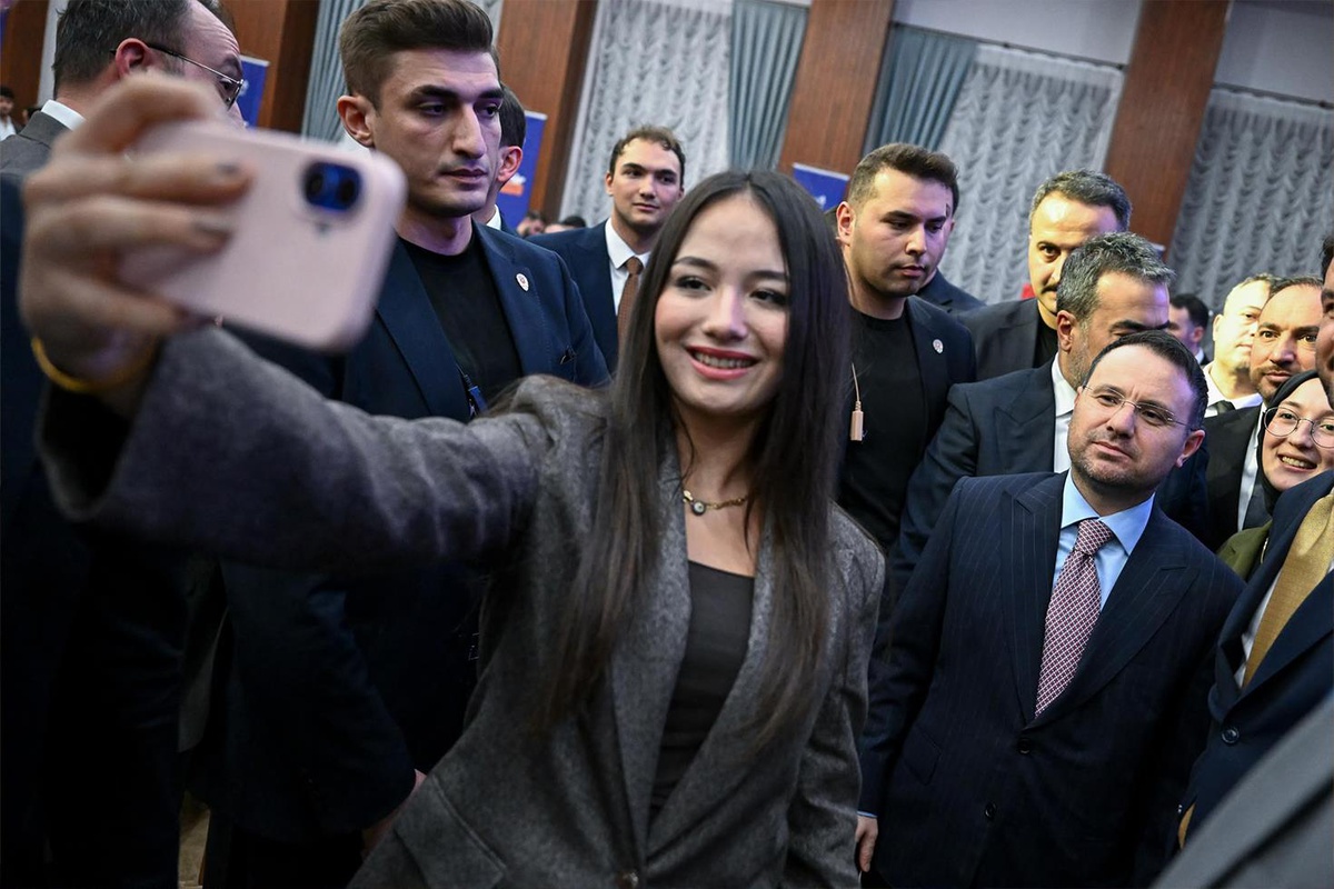 Bakan Gürlek'ten gençlere mesaj: Çetelerin eline bırakılmayacak kadar değerlisiniz