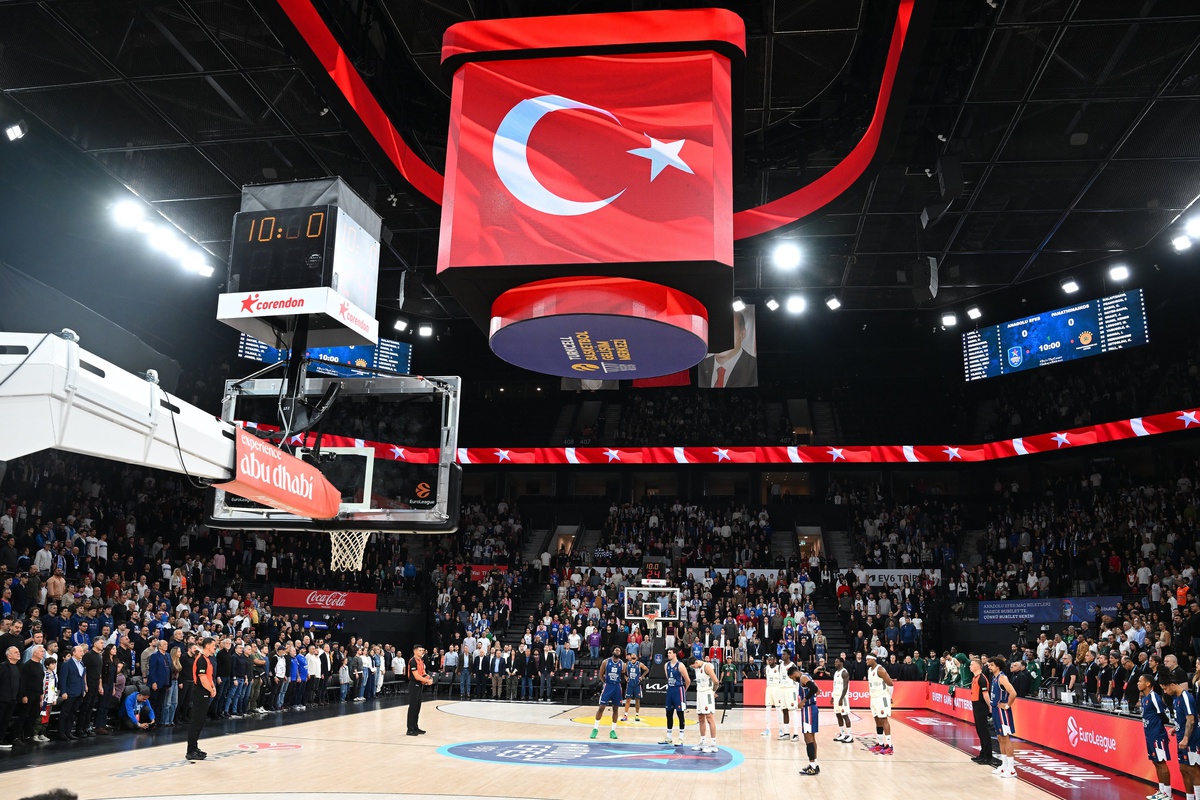 Anadolu Efes, Euroleague'de Panathinaikos Aktor'u 83-68 mağlup etti