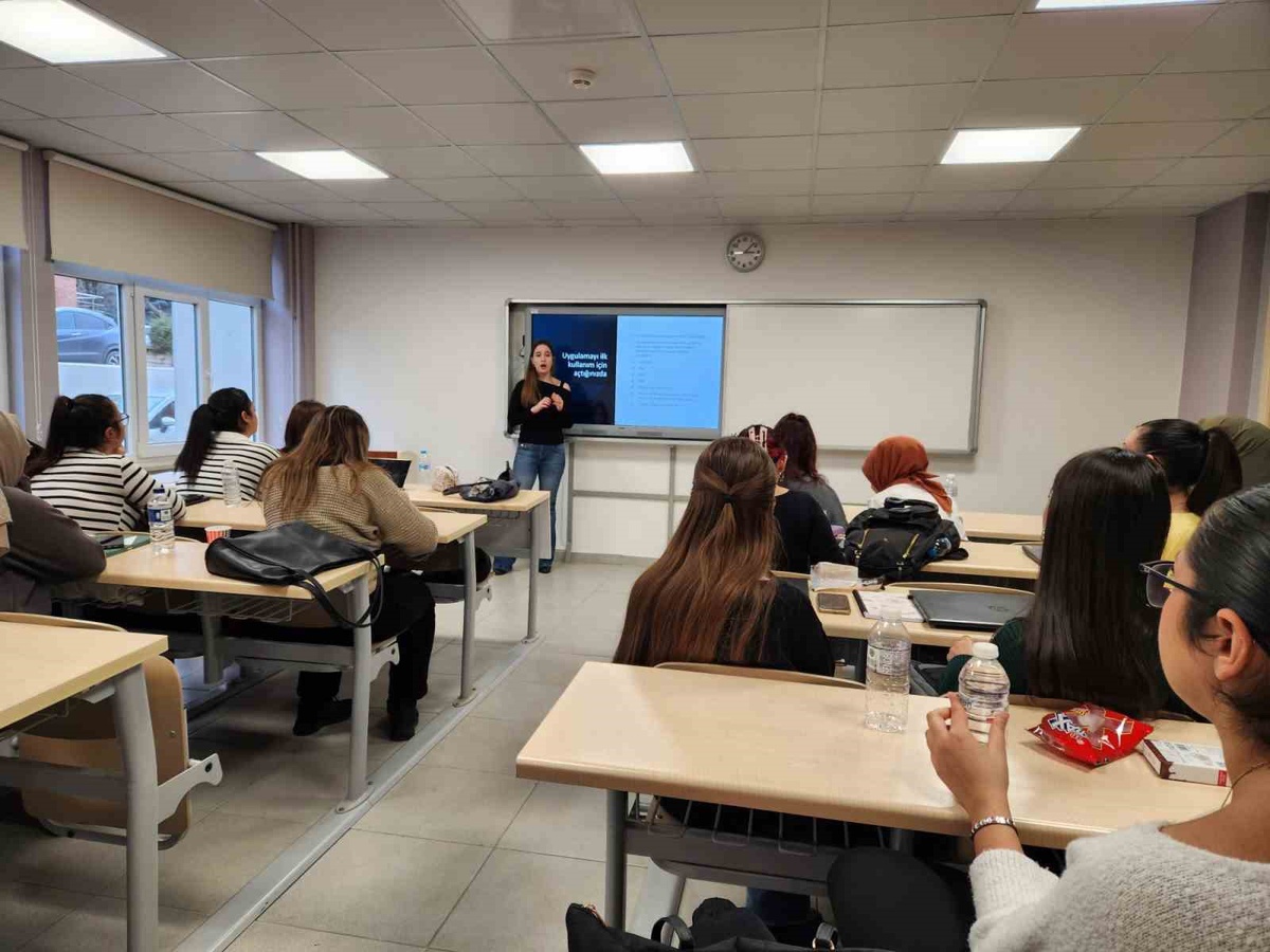Anadolu Üniversitesi öğrencisi Berra Binbir, ENDietS Türkiye temsilcisi seçildi