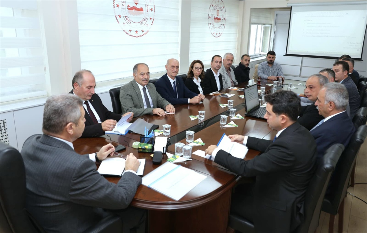 Artvin Arhavi'de OSB müteşebbis heyeti Vali Ergün başkanlığında toplandı