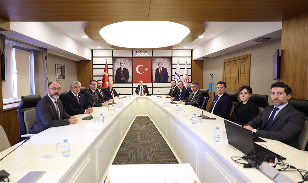 Bakan Işıkhan SGK-TEB mutabakatıyla reçete hizmet bedelinin iyileştirildiğini duyurdu
