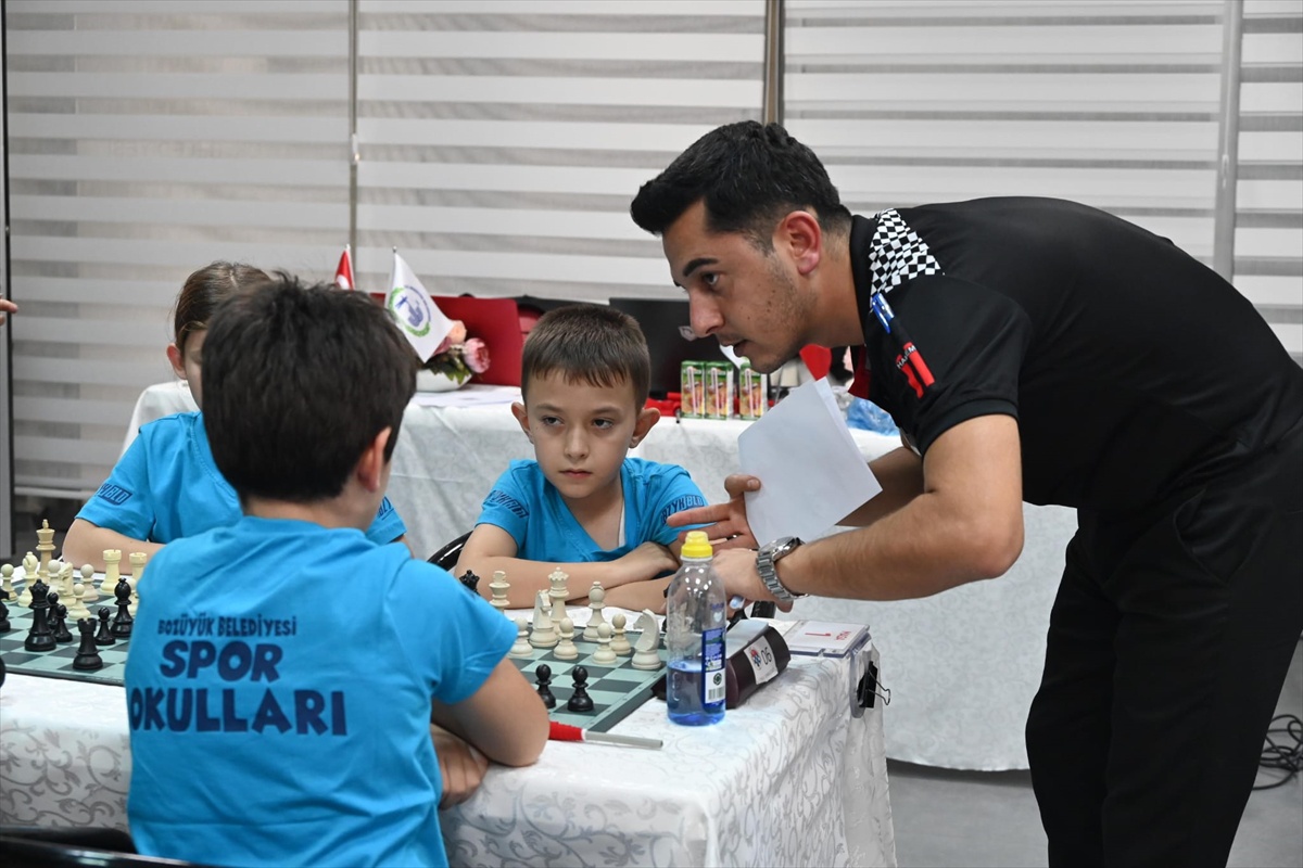 Bilecik Bozüyük'te 62 sporcunun katıldığı satranç turnuvası 5 kategoride düzenlendi