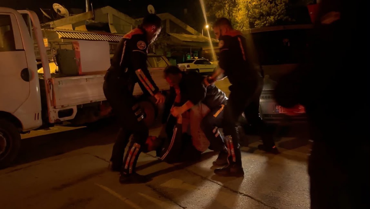 Burdur'da motosikleti çalınan alkollü şahıs, yoldan geçen otomobili sivil polis sanıp sürücüye saldırdı