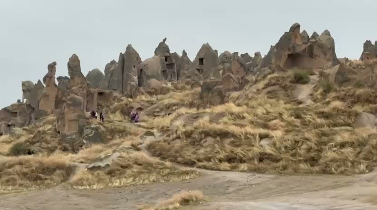 CHP'li Gürer, Göreme'de çöken peri bacasını inceledi, önlem çağrısı yaptı