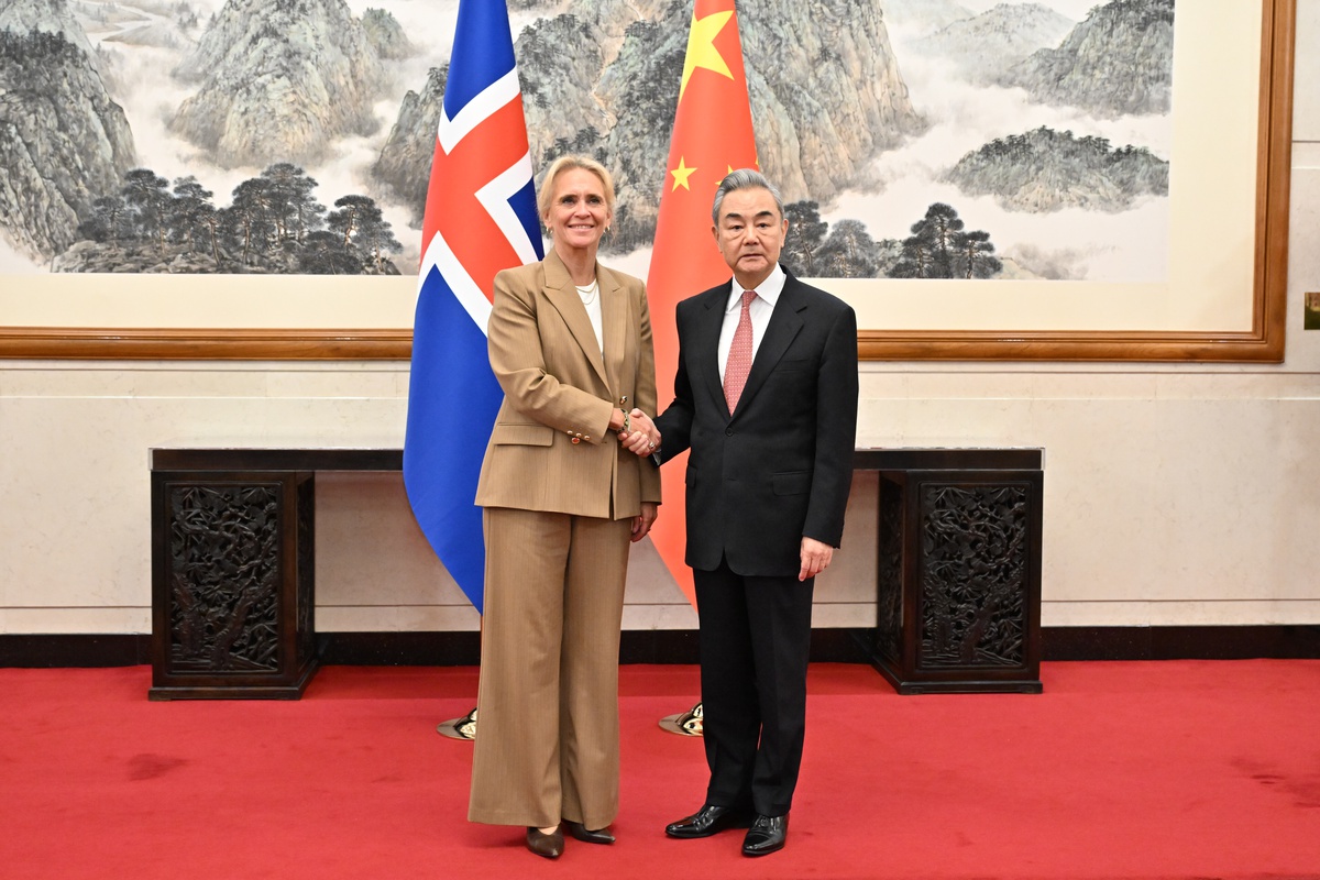 Çin Dışişleri Bakanı Wang Yi, Beijing'de İzlanda mevkidaşıyla 55. yıl görüşmesi yaptı