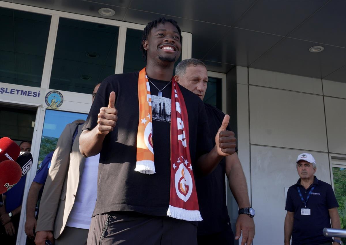 El Chadaille Bitshiabu kimdir? Galatasaray'ın 1,96'lık stoperi ilk maçında pas hatası yapmadı