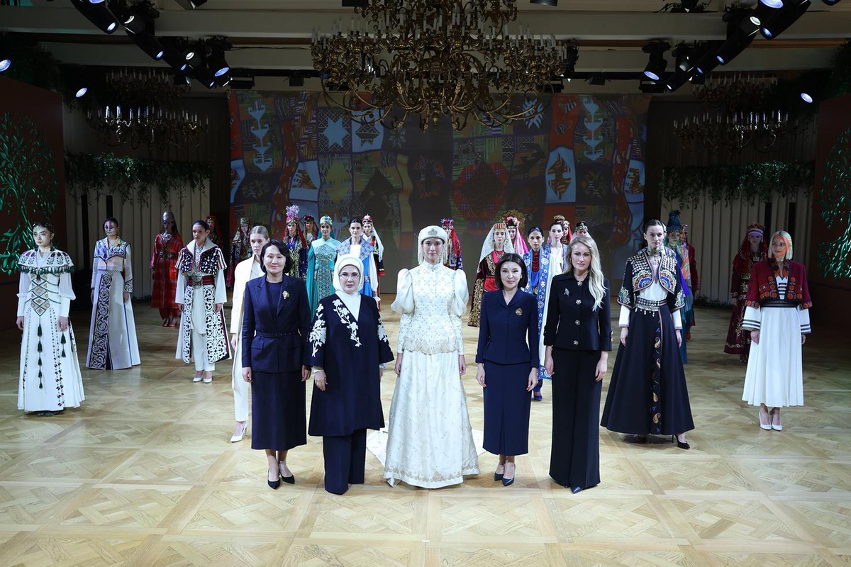 Emine Erdoğan'dan Türk dünyasının kültürel mirasına özel tanıtım: Sergi ve defile büyük ilgi gördü
