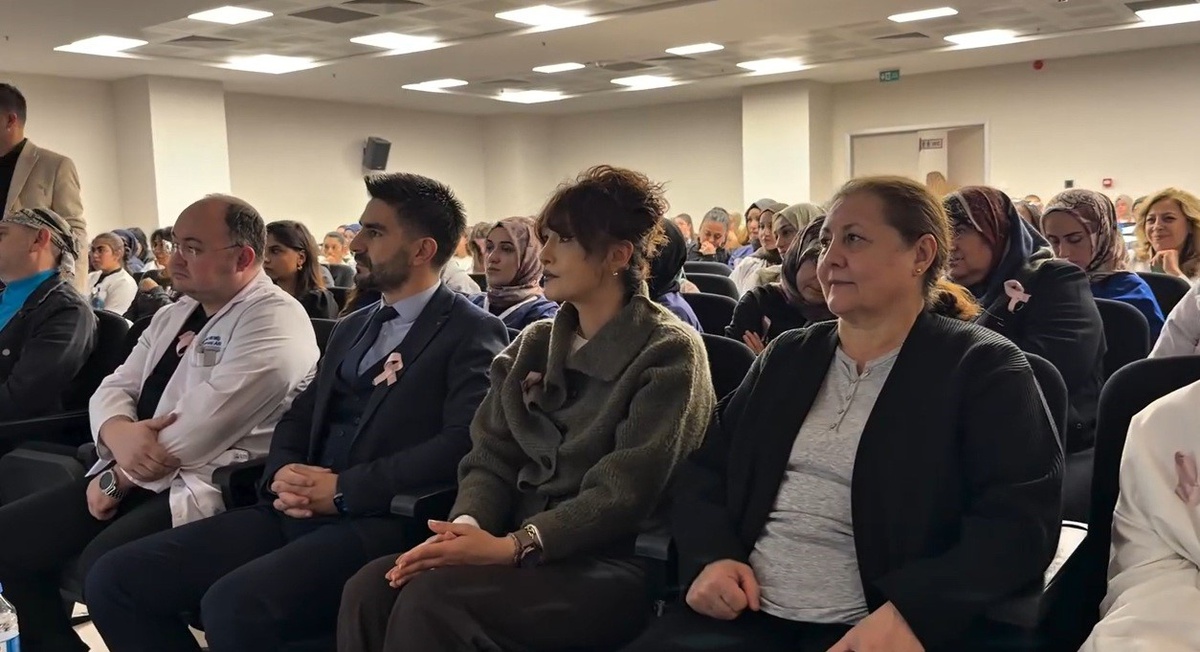 Erzincan Mengücek Gazi EAH'de meme kanserinde erken tanı uzmanlarca anlatıldı