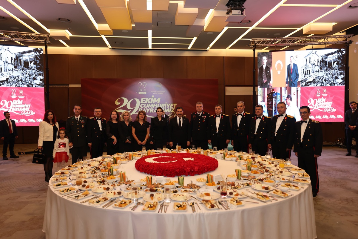 Hatay'da Cumhuriyet Bayramı Kabul Töreni Düzenlendi
