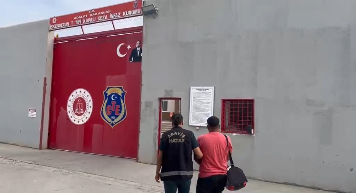 Hatay Dörtyol'da 4 yıl 2 ay hapis cezasıyla aranan 2 kişi cezaevine gönderildi