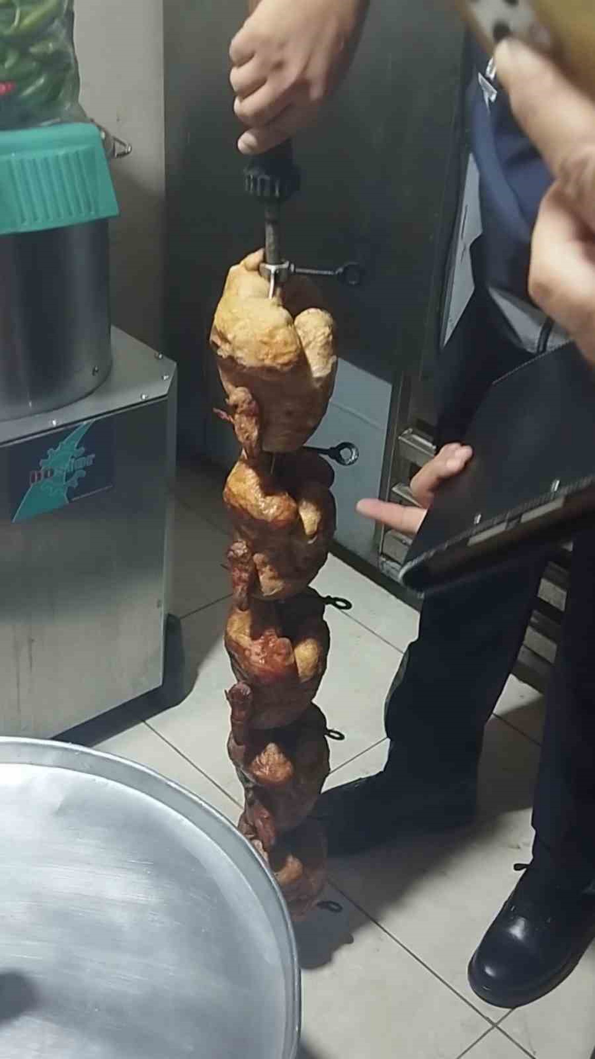 Hatay Kırıkhan'da restoranda bozuk tavuk ele geçirildi, yaklaşık 15 kilo imha edildi