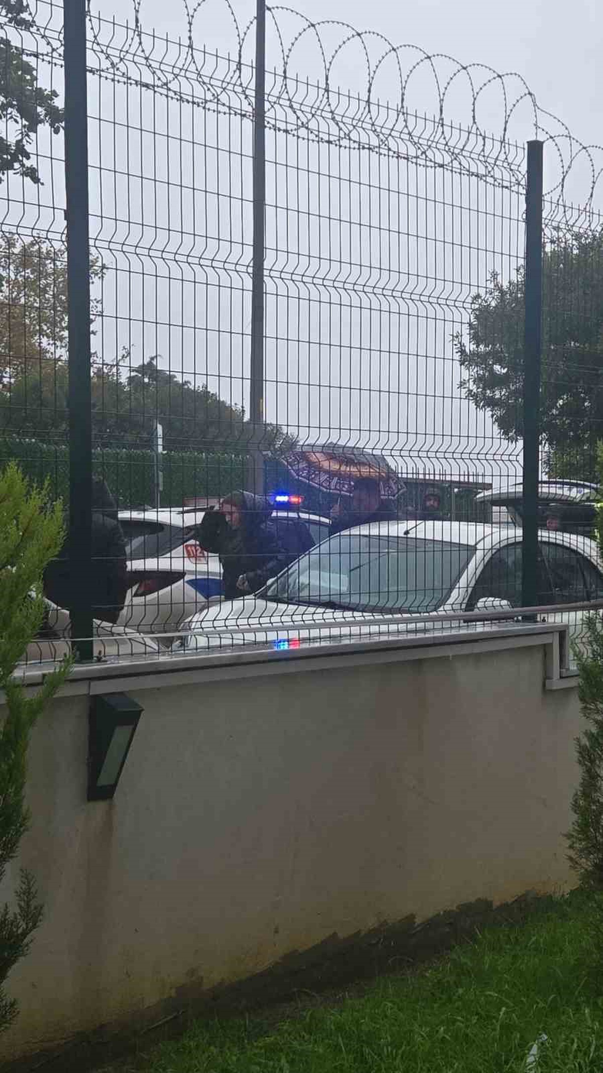 İstanbul Valiliği velinin bekçiyi darp ettiğini, bekçinin veliyi vurduğunu açıkladı
