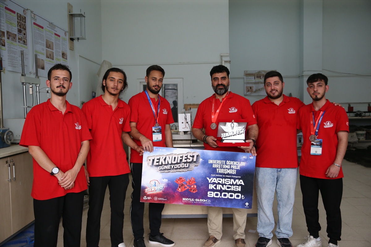 İSTE öğrencileri kolon sağlamlığını ölçen cihazla TEKNOFEST'te ikinci oldu