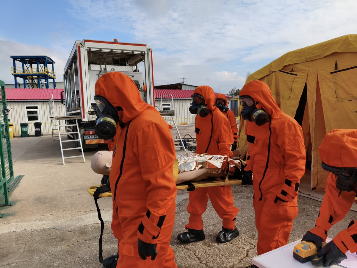 İzmir'de depremin 6. yıl dönümünde 2 bin 198 personelin katıldığı tatbikat yapıldı