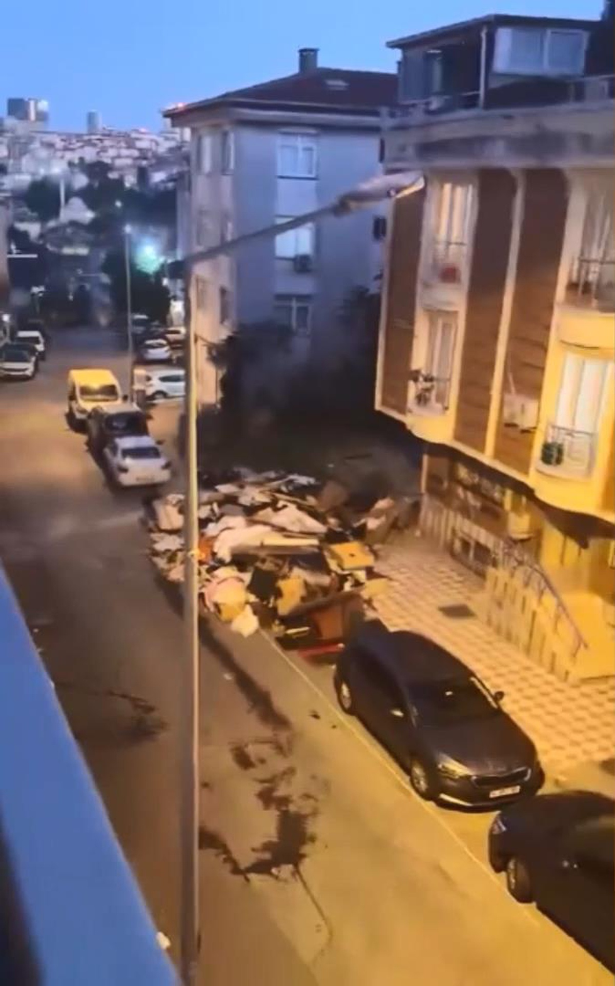 Kağıthane'de kedilerden şüphelenen komşu ihbarıyla Nihat Aydınlar ölü bulundu