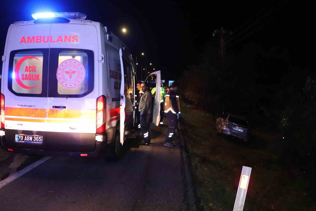 Karaman'ın Siyahser Mahallesi'nde iki otomobil çarpıştı, 4 kişi yaralandı
