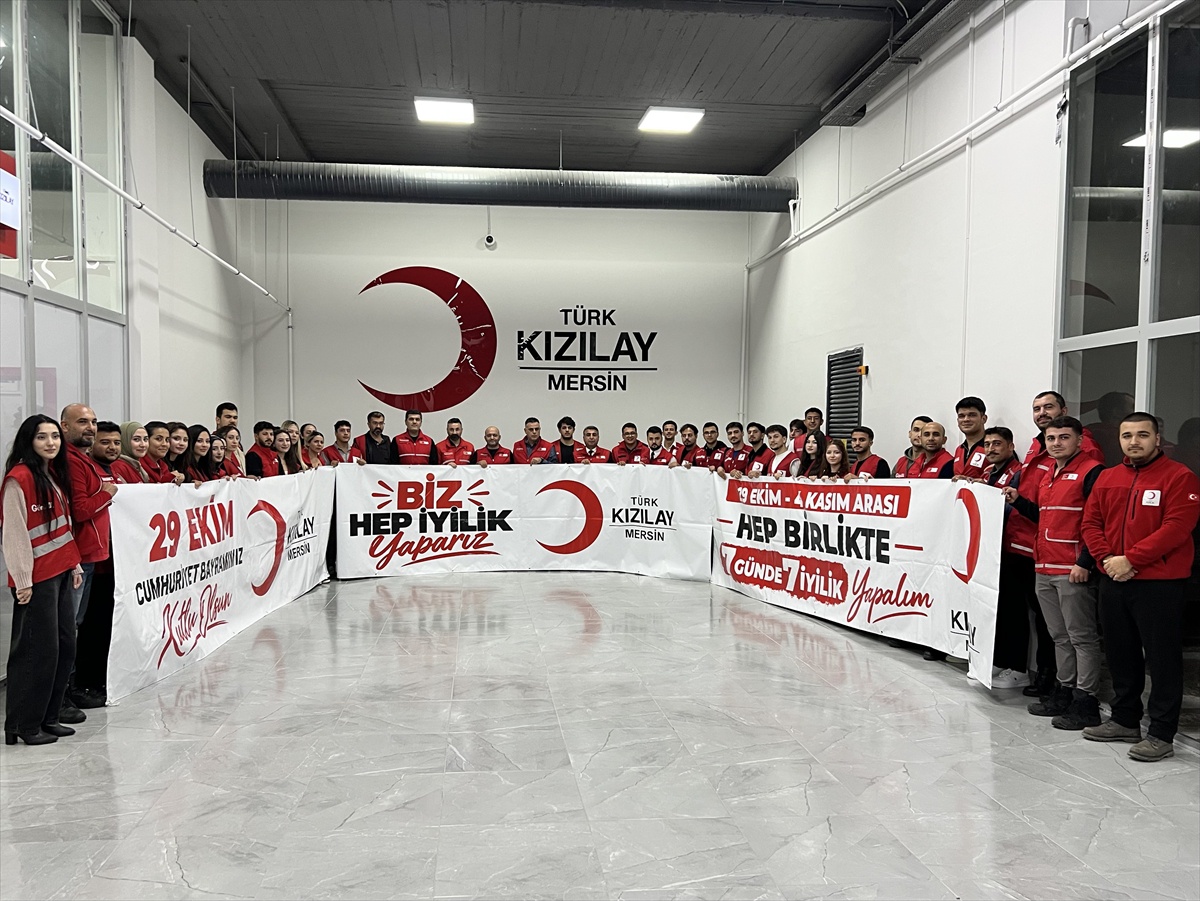 Mersin'de Kızılay Haftası, '7 gün 7 ilke 7 iyilik' sloganıyla açıldı
