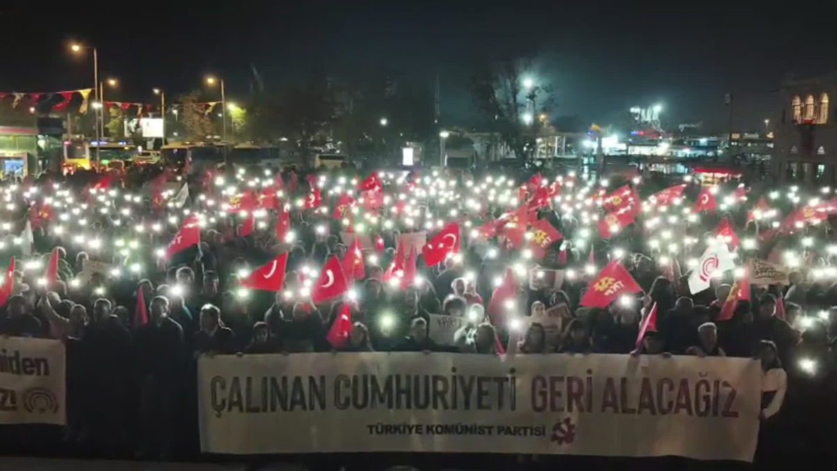 TKP, Cumhuriyet'in 103. yılında üç kentte kitlesel yürüyüş düzenledi
