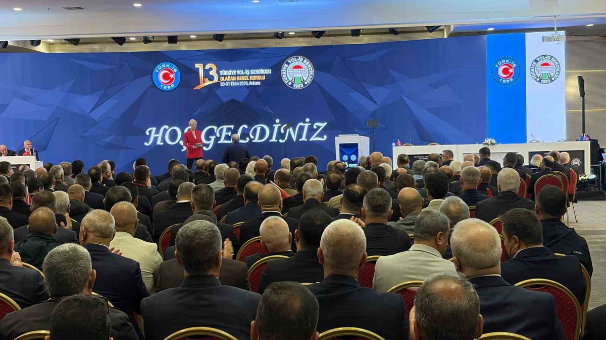 Uraloğlu, Yol-İş kurultayında sendikaların demokrasinin vazgeçilmezi olduğunu söyledi