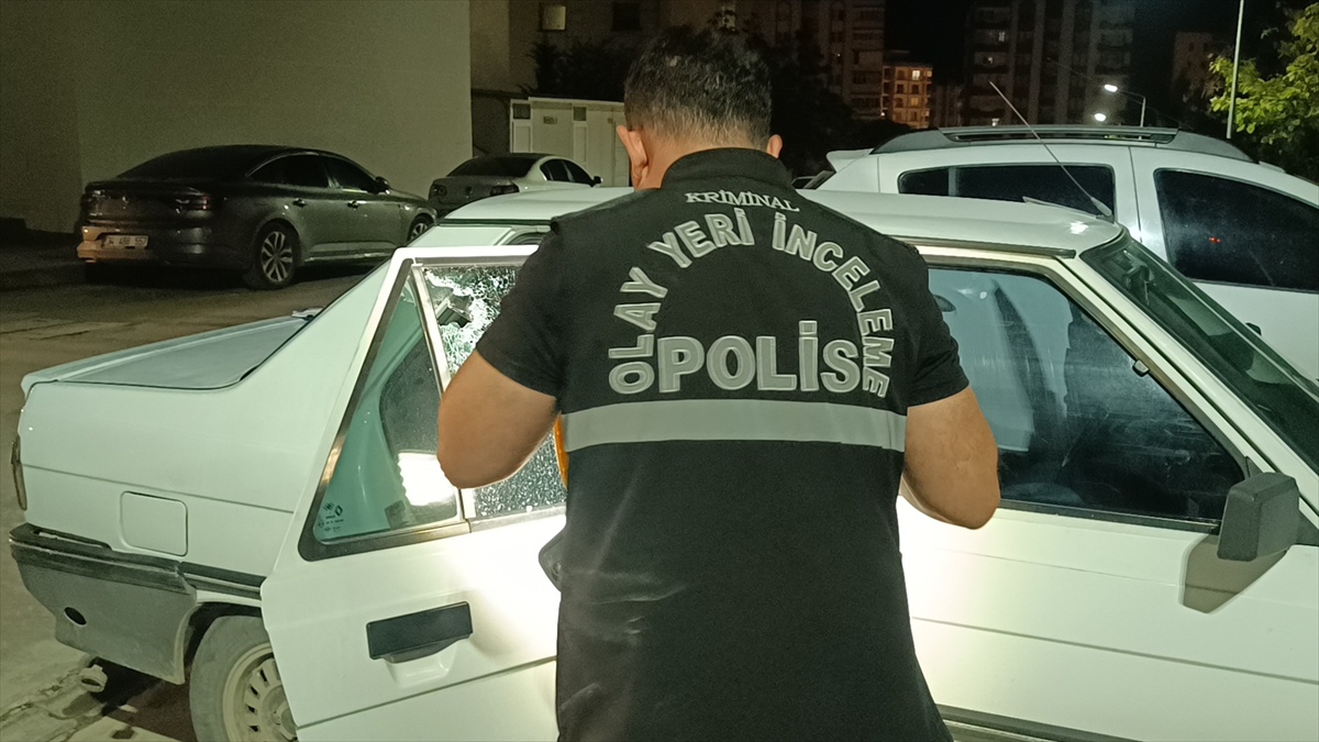 Adana Kozan'da motosikletli 2 kişinin ateş açtığı iş yerinde 2 kişi yaralandı