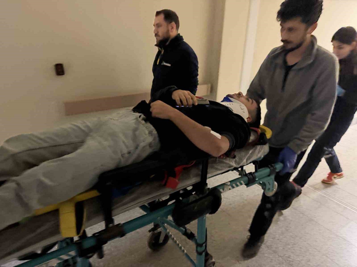 Adıyaman'da otomobil ile motosikletin çarpışmasında 1 kişi yaralandı