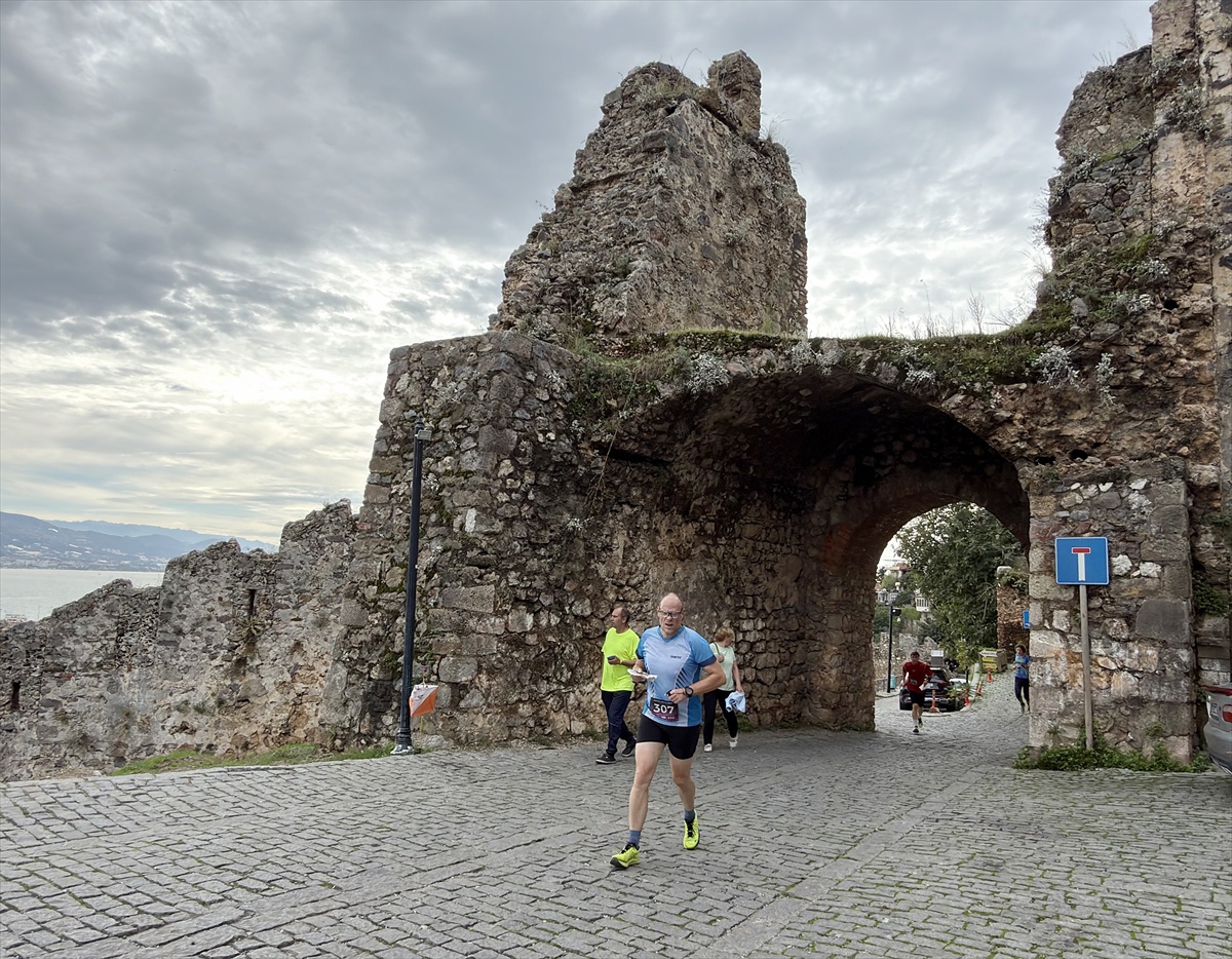 Alanya'da 6 gün süren oryantiring festivali yaklaşık 800 sporcuyla sona erdi