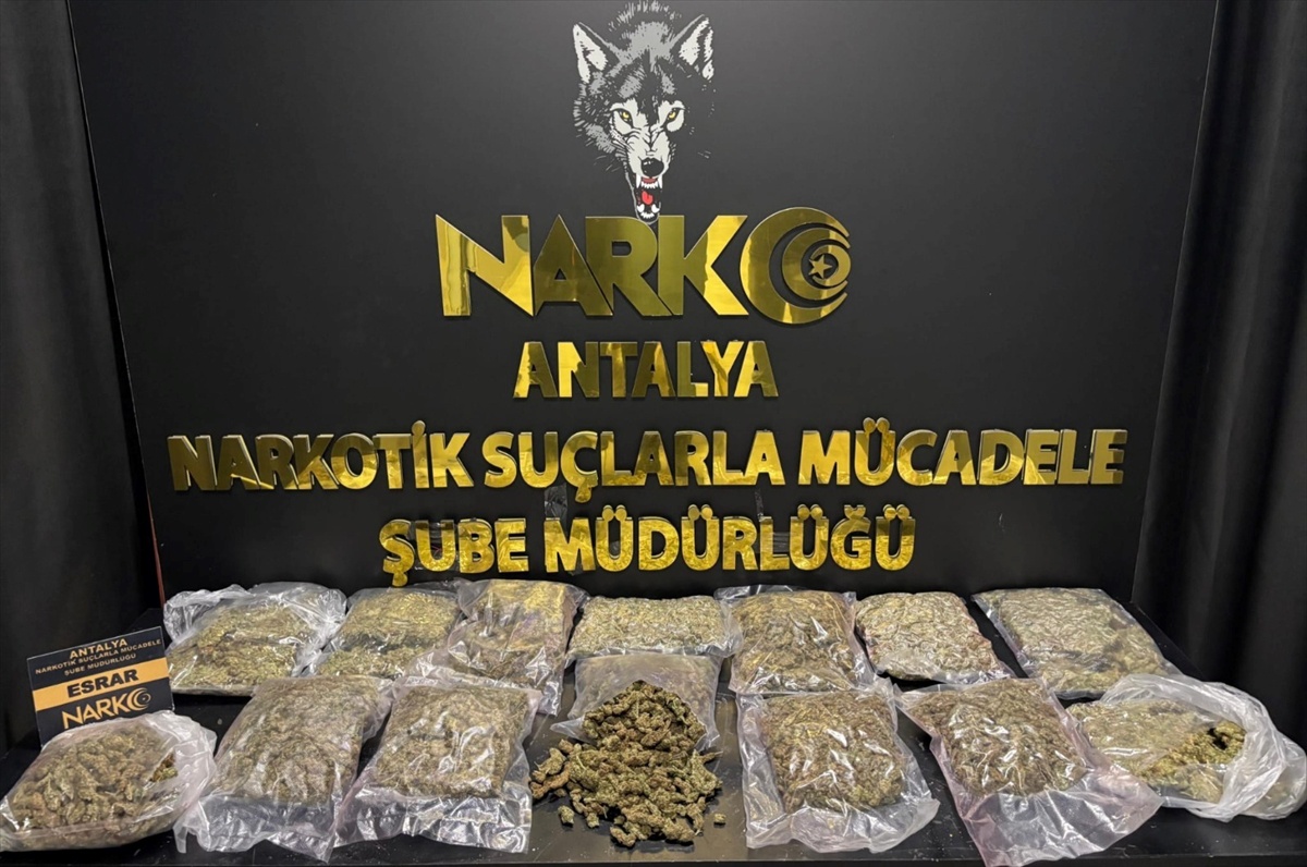 Antalya Kepez'de 7 kilo 500 gram esrar ele geçirildi, 2 şüpheliden biri tutuklandı