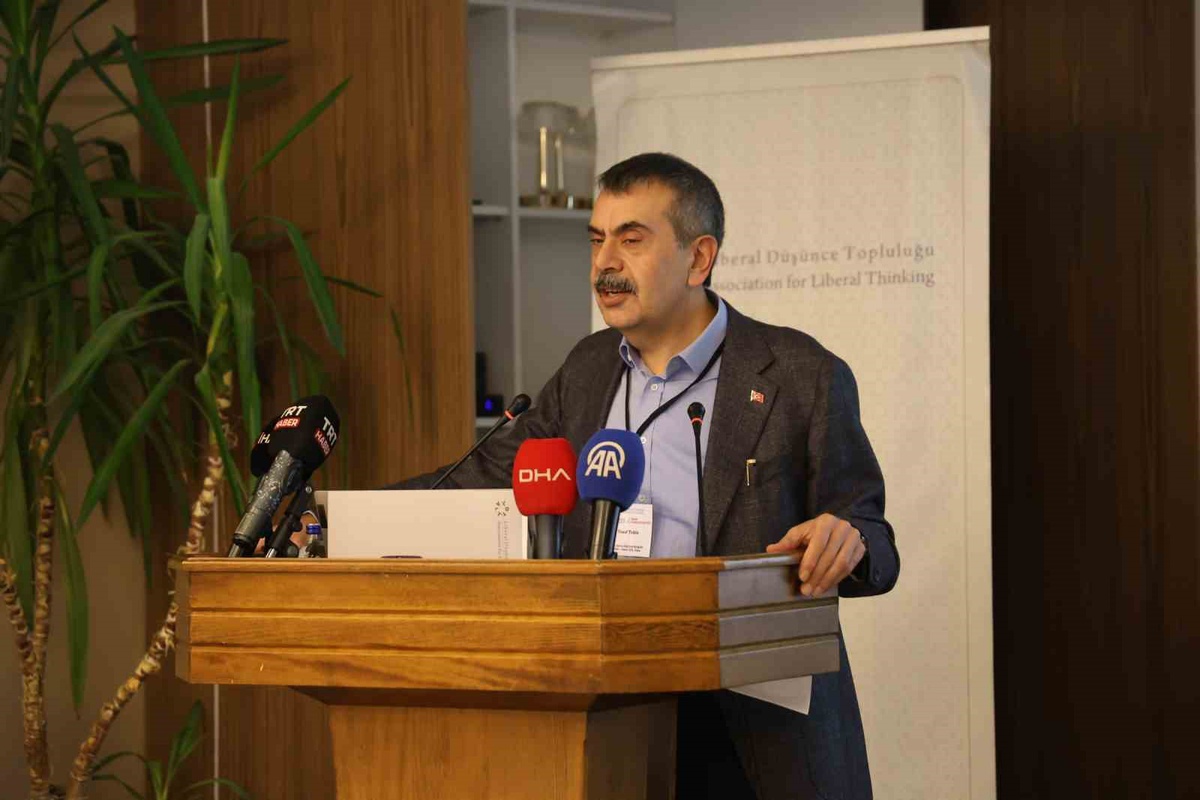 Bakan Tekin: 'Farklılıklarımızla birlikte birbirimizi seversek milli birliğimiz güçlenir'