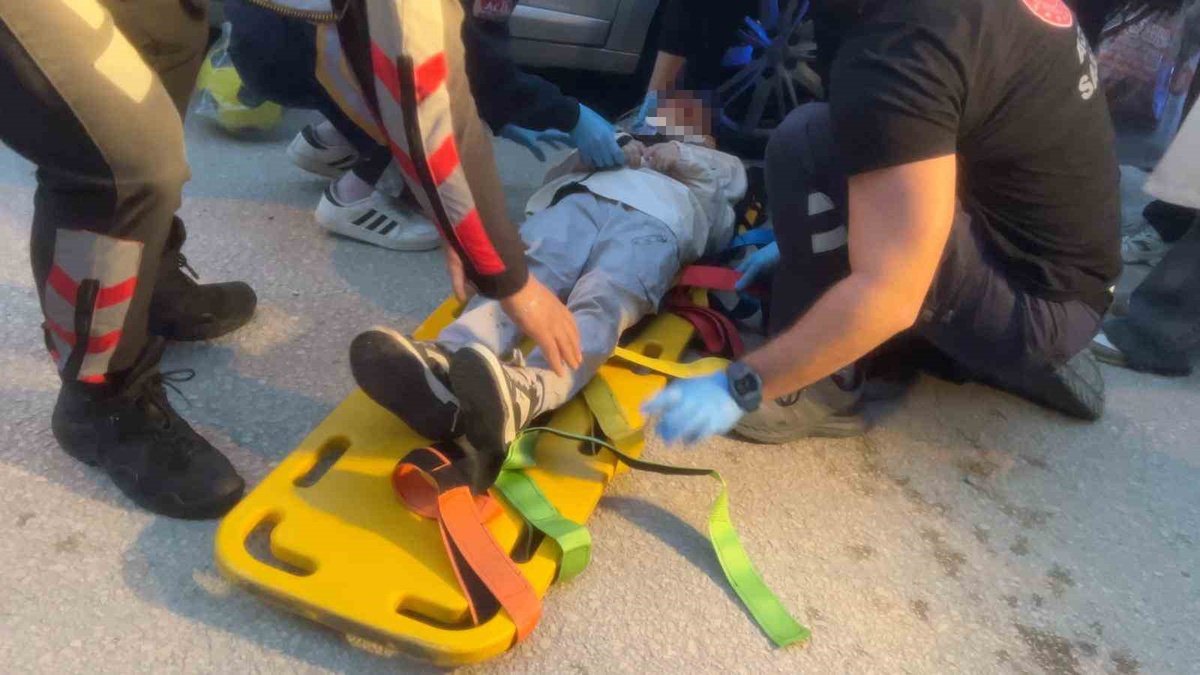 Bursa Mudanya'da motosiklet yola çıkan 9 yaşındaki çocuğa çarptı, çocuk yaralandı