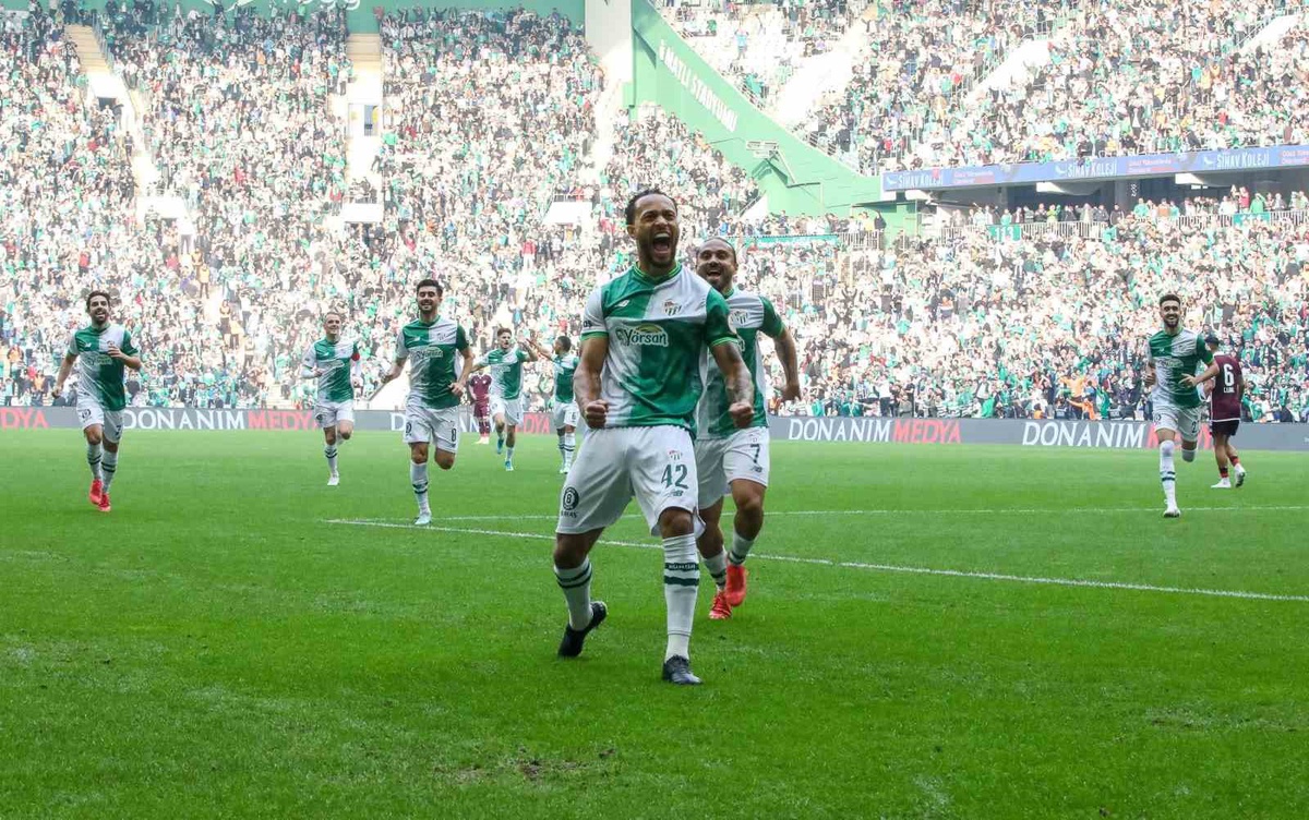 Bursaspor, Trendyol 1. Lig'in 13. haftasında Bandırmaspor'u 3-0 mağlup etti.